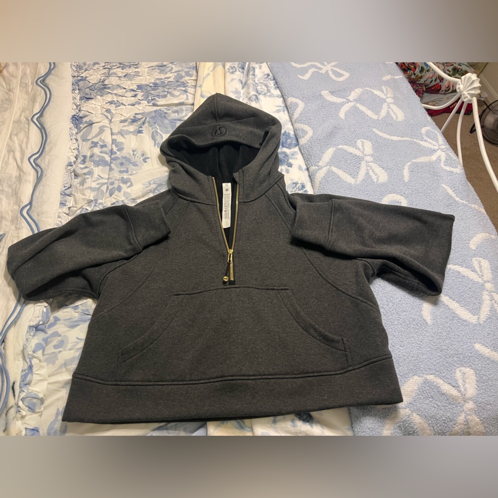 Womens lululemon scuba size M/L plush material inside